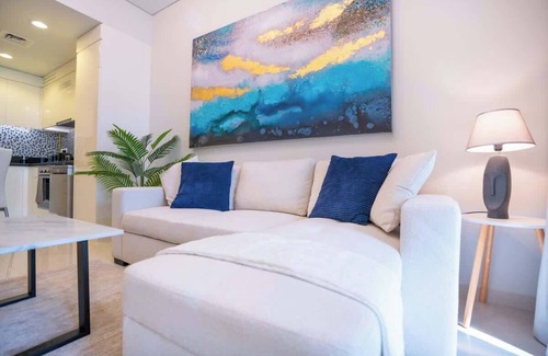 Sheikh Zayed Road Apartment | Panoramic Views - Business bay Sleeps 6