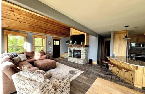 Eagle Rock House | Panoramic Views of Table Rock Lake!