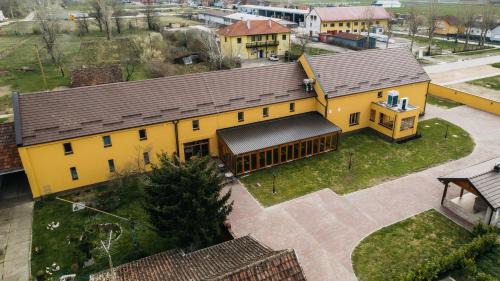 Babina Greda Hotel | Pansion Mihića dvori