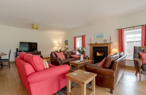 Mauchline Cottage | Pant Farmhouse - a house that sleeps 12 guests in 6 bedrooms