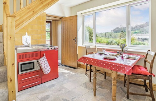 Llandefeilog Cottage | PANT Y CWTSH, pet friendly, with a garden in Kidwelly