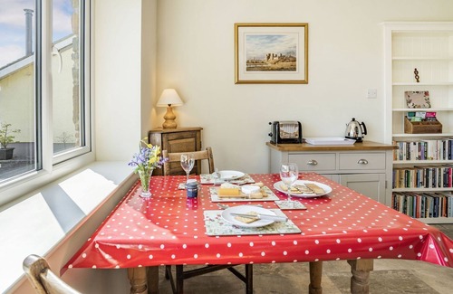 Llandefeilog Cottage | PANT Y CWTSH, pet friendly, with a garden in Kidwelly