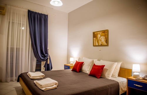 Archangelos House | Pantheon Deluxe Apartments