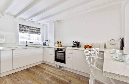 Burnham Market Cottage | Pantiles - sleeps 4 guests in 2 bedrooms