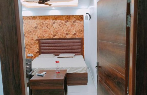 Lansdowne Hotel | Panwar hotel