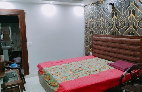 Lansdowne Hotel | Panwar hotel