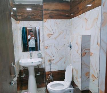 Lansdowne Hotel | Panwar hotel
