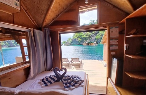 Coron Hotel | Paolyn Floating House Restaurant