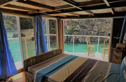 Coron Hotel | Paolyn Floating House Restaurant