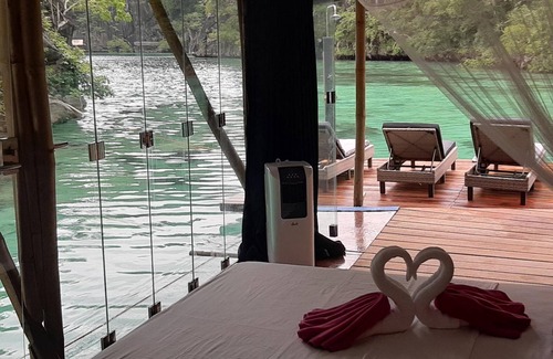 Coron Hotel | Paolyn Floating House Restaurant