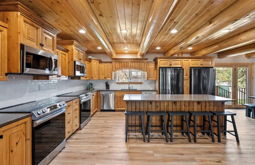 Garden City Cabin | Papa Bear Lodge (Sleeps 52) by Bear Lake Luxury Rentals