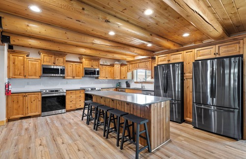 Garden City Cabin | Papa Bear Lodge (Sleeps 52) by Bear Lake Luxury Rentals
