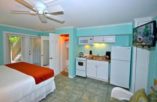 Old Town Hotel | Papa's Hideaway