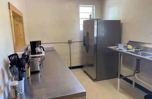 Hartshorn House | Pappy’s Trout Lodge - 0.5 Miles from Montauk