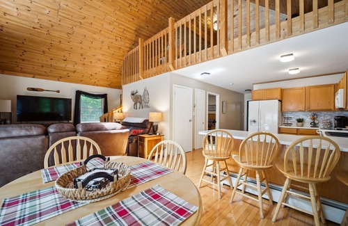 Carp Lake House | Paradise Acres- Enjoy the Vibrant Autumn Colors from the Comfort of the Cabin!