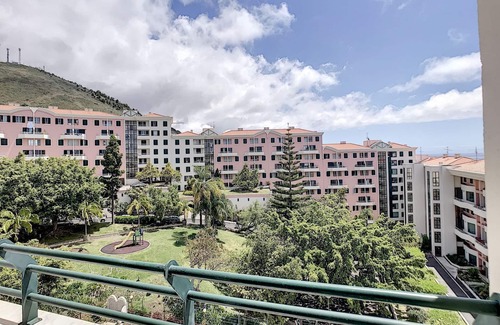 Sao Martinho Apartment | Paradise Apartment by LovelyStay