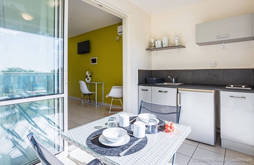 Deshaies Cottage | Paradise Bay Cozy studio by the sea with pool