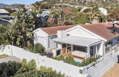 Kommetjie House | Paradise Beach House with Pool and Parking