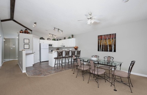 Lethbridge Villa | Paradise Canyon Golf Resort - Signature Villa 382