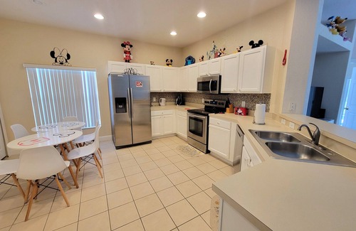 Four Corners House | Paradise for everyone who LOVES the amazing world of Disney!