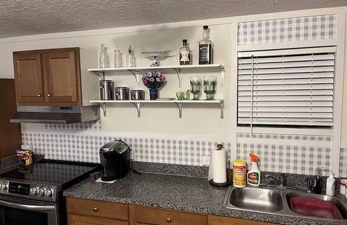 Venice Cottage | Paradise Found-3 bd 2 ba in Venice on Legacy Trail-Adults 55 plus, 2 guests max.
