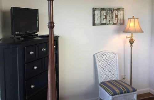 Caswell Beach Cottage | Paradise Found, Beautiful Marsh Views And Seconds From A Walk On The Beach