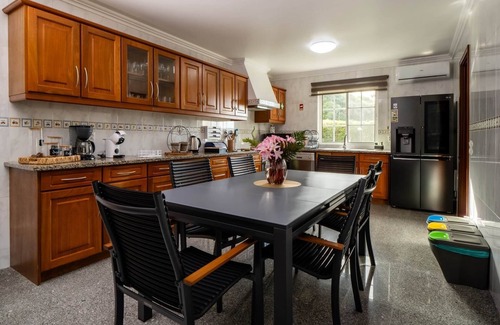 Ponta Delgada Villa | Paradise Guest House