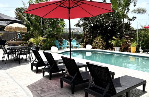 Venice House | Paradise House 12 guest, private pool, 2 miles from white sand beach