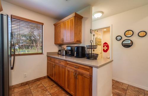 Downtown Lahaina House | Paradise in Puamana just steps to the Pacific Ocean 4 king beds