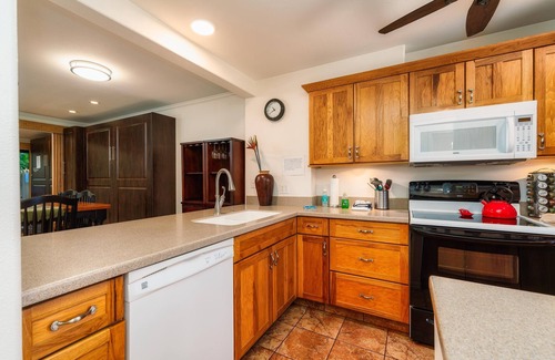 Downtown Lahaina House | Paradise in Puamana just steps to the Pacific Ocean 4 king beds