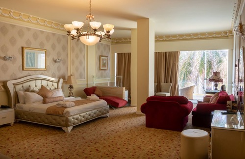 Al-Muntazah Hotel | Paradise Inn Beach Resort - Maamoura