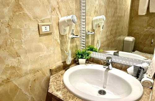 Al-Muntazah Hotel | Paradise Inn Beach Resort - Maamoura