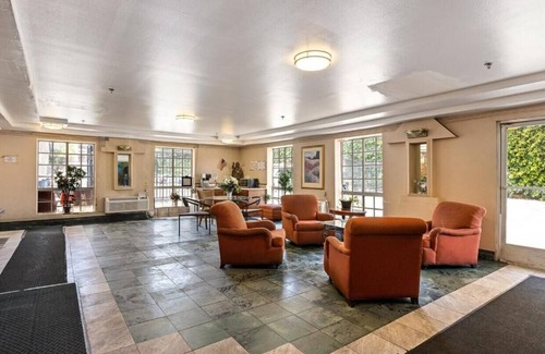 Winnetka Hotel | Paradise Lodge - Canoga Park