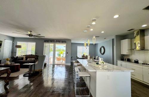 Mandalay House | Paradise Near IMG Academy And Siesta Key Beach