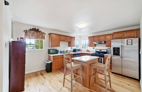Lake Elsinore House | Paradise On Earth (3-Bedroom Home) with Pool - Pets Allowed by RedAwning