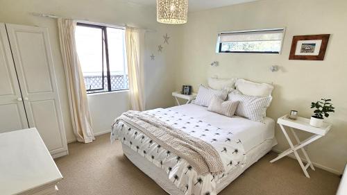 Matarangi House | Paradise on Pacific Parade - Matarangi Retreat