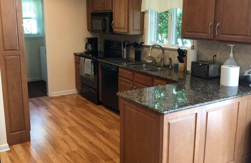 Palmyra House | Paradise Outside Chocolatetown with Pool