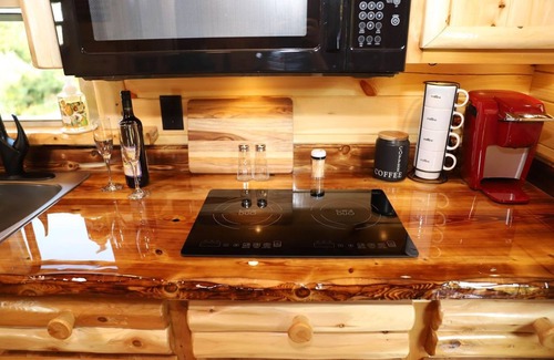 Millersburg Cabin | Paradise Peak “Hummingbird”Cabin With Jacuzzi Tub