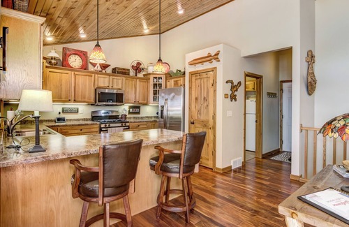 Holcombe Cabin | Paradise Point on Lake Holcombe!