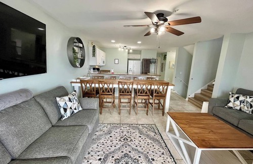 Innerarity Townhomes House | Paradise Point: Waterfront Unit with 2 Kayaks!