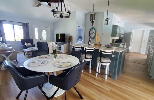 Palm Coast House | Paradise retreat heated pool home, with space for 8 - 15 min from the beach!