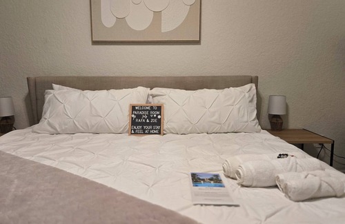 Davenport Resort | Paradise Room Resort Suite room near Disney and other interest places of Florida