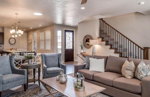 Santa Clara House | Paradise VIllage 72Fire Pit, Private Hot Tub, Xbox, Pink Pong, Community Amenities