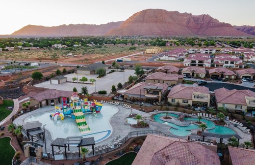 Santa Clara House | Paradise VIllage 72Fire Pit, Private Hot Tub, Xbox, Pink Pong, Community Amenities