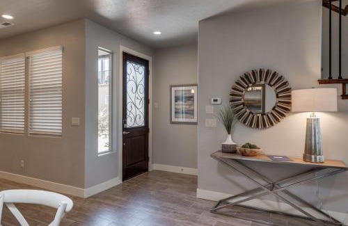 Santa Clara House | Paradise VIllage 72Fire Pit, Private Hot Tub, Xbox, Pink Pong, Community Amenities