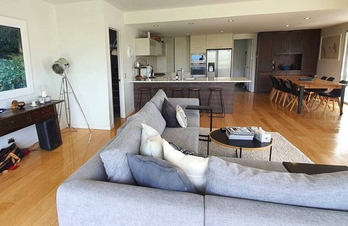 Omaha House | PARAOA BEACH HOUSE