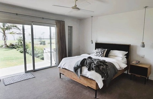 Omaha House | PARAOA BEACH HOUSE