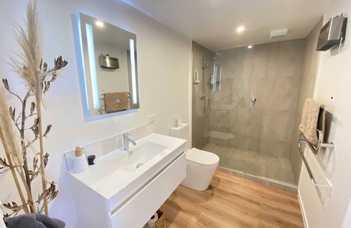 Parapara Apartment | Parapara's Seaview Retreat