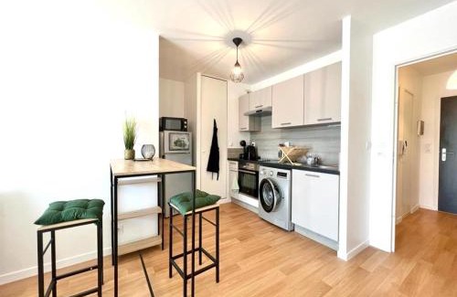 Lanester Apartment | ParcAppart 2 - Terrasse - Parking - Netflix