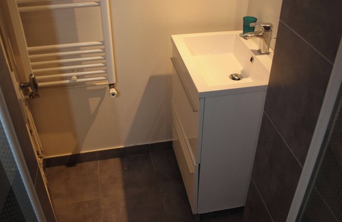 Villa Montmorency Apartment | Paris 16th /Auteuil /Top Floor /Private Alley